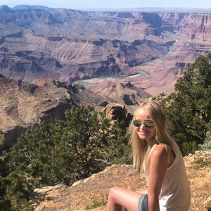 Meet your Posher, Danielle